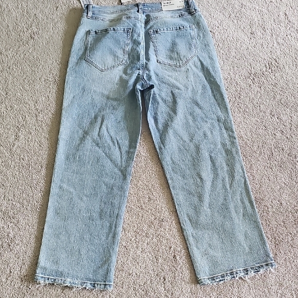 Kensie Light Wash Straight Leg Jeans - Picture 3 of 12